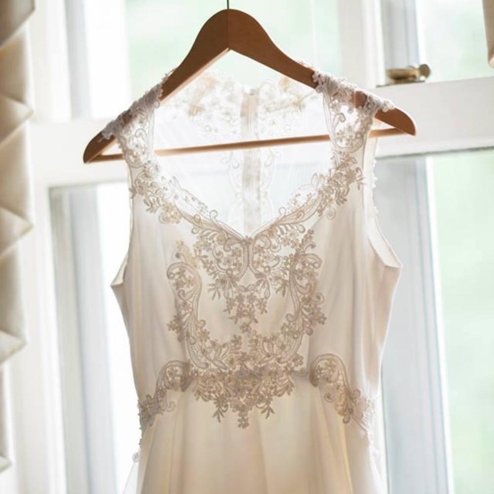 Gorgeous Vintage (70s) Wedding Gown and Veil